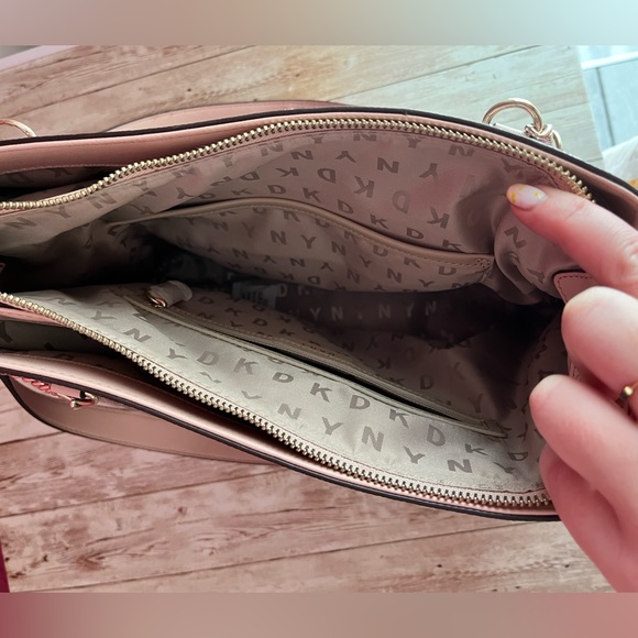 DKNY bag - Picture 5 of 8